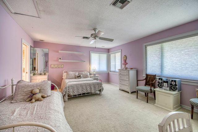 185 Thornton Drive, Palm Beach Gardens, FL 33418