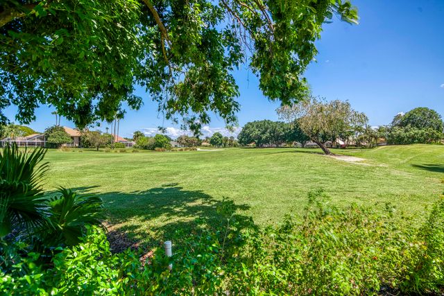 185 Thornton Drive, Palm Beach Gardens, FL 33418