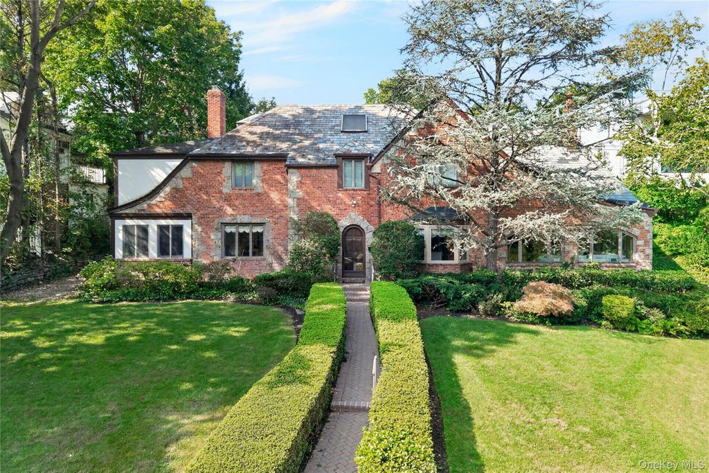 4 Parkwood Drive, Great Neck, NY 11023 — exterior