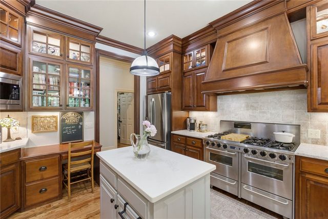 350 Polo Drive, Fayetteville, AR 72703