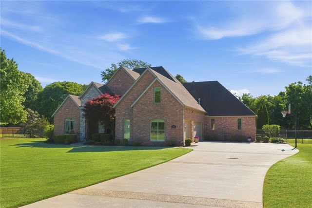 350 Polo Drive, Fayetteville, AR 72703