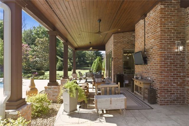 350 Polo Drive, Fayetteville, AR 72703