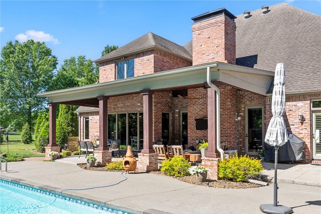 350 Polo Drive, Fayetteville, AR 72703