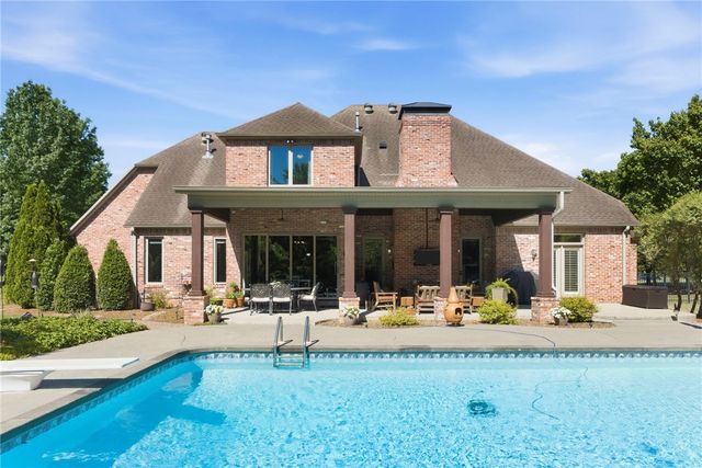 350 Polo Drive, Fayetteville, AR 72703