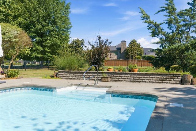 350 Polo Drive, Fayetteville, AR 72703