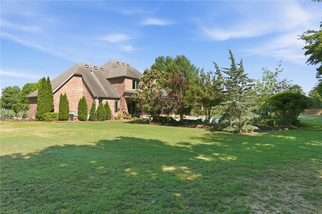 350 Polo Drive, Fayetteville, AR 72703