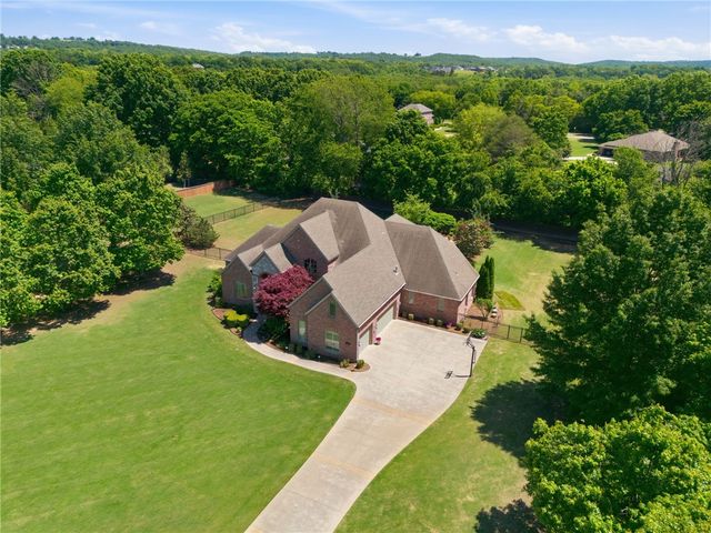 350 Polo Drive, Fayetteville, AR 72703
