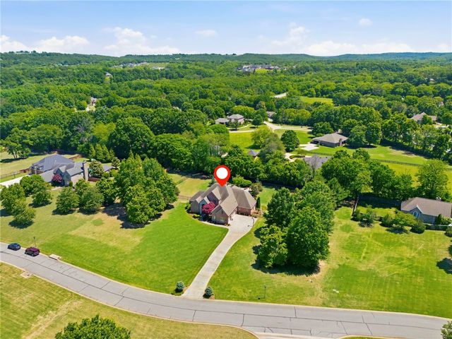 350 Polo Drive, Fayetteville, AR 72703