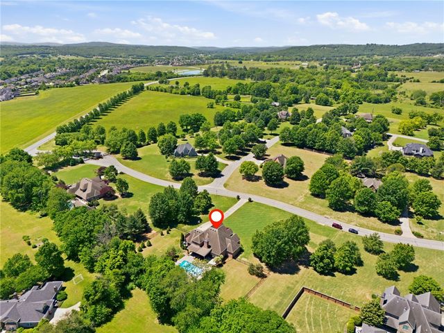 350 Polo Drive, Fayetteville, AR 72703