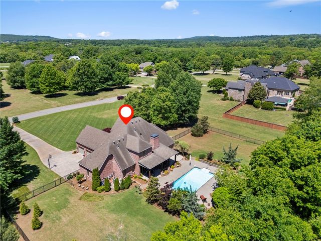 350 Polo Drive, Fayetteville, AR 72703