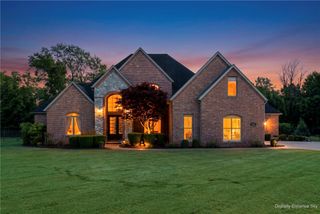 350 Polo Drive, Fayetteville, AR 72703