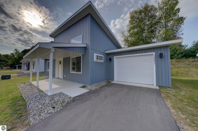 3882 Falling Leaf Trail, Traverse City, MI 49686