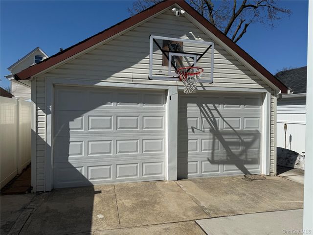 43 Dewitt, Valley Stream, NY 11580