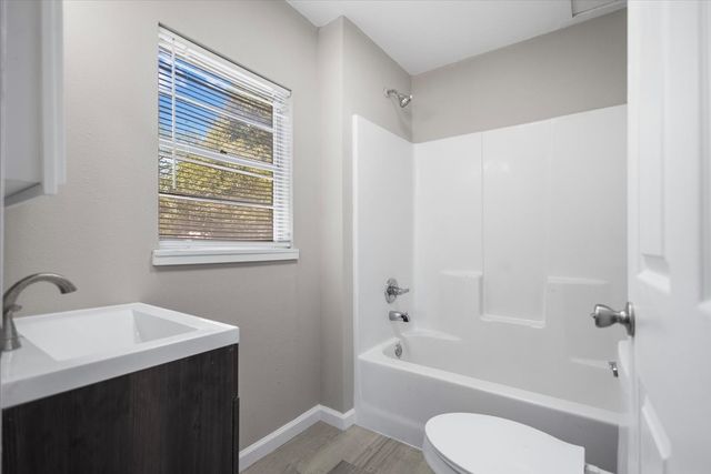 249-253 N Pecan Street, Van, TX 75790