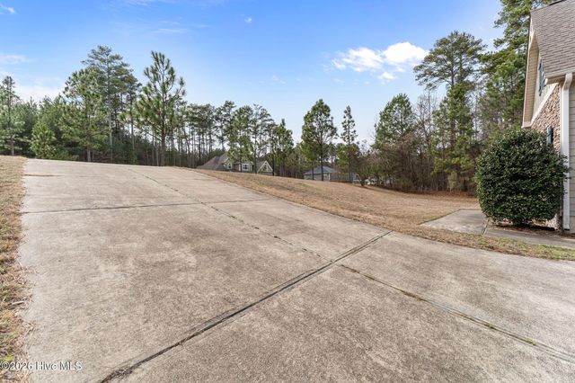 195 Glenmoor Drive, Southern Pines, NC 28387