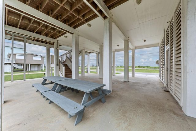 21325 Gulf Drive, Galveston, TX 77554