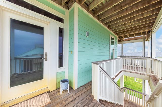 21325 Gulf Drive, Galveston, TX 77554