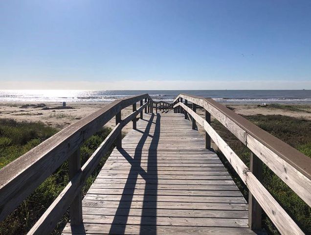 21325 Gulf Drive, Galveston, TX 77554