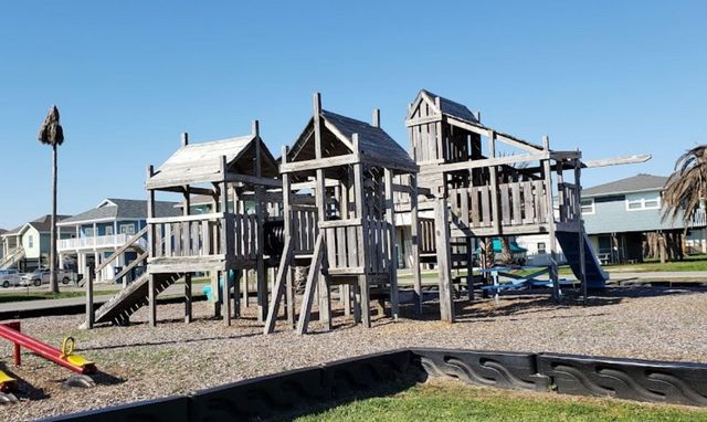 21325 Gulf Drive, Galveston, TX 77554