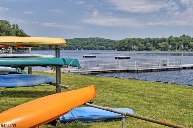 142 Valley View Dr, Rockaway Twp., NJ 07866