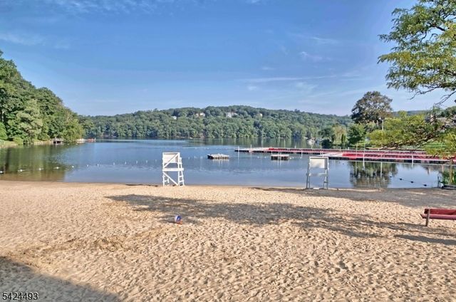 142 Valley View Dr, Rockaway Twp., NJ 07866