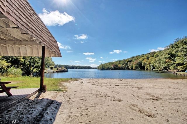 142 Valley View Dr, Rockaway Twp., NJ 07866