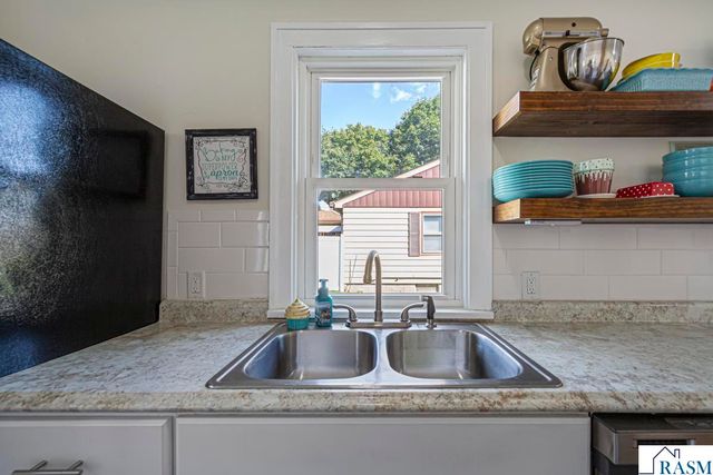 950 E Main Street, Mankato, MN 56001