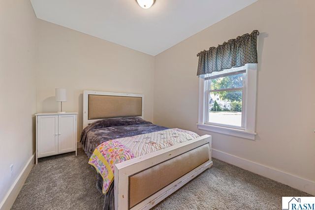 950 E Main Street, Mankato, MN 56001