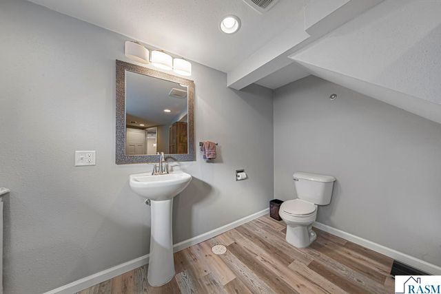 950 E Main Street, Mankato, MN 56001