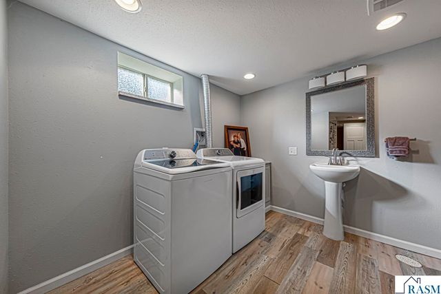 950 E Main Street, Mankato, MN 56001