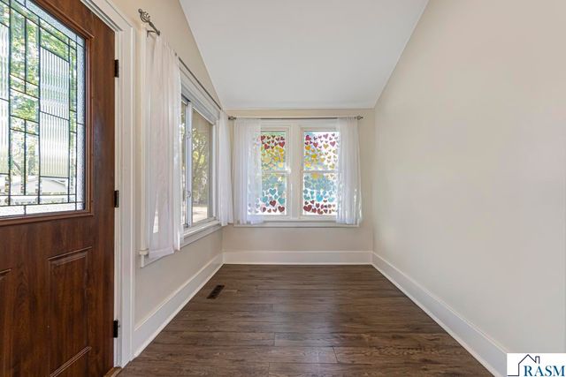 950 E Main Street, Mankato, MN 56001