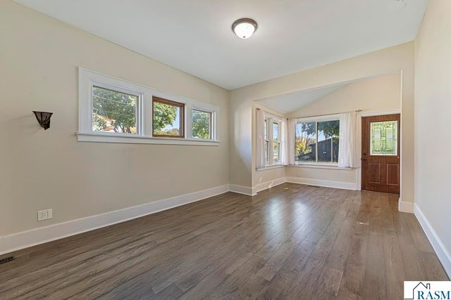 950 E Main Street, Mankato, MN 56001