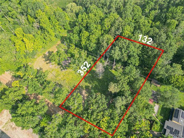 7230 Walnut Lake Rd Road, West Bloomfield, MI 48323