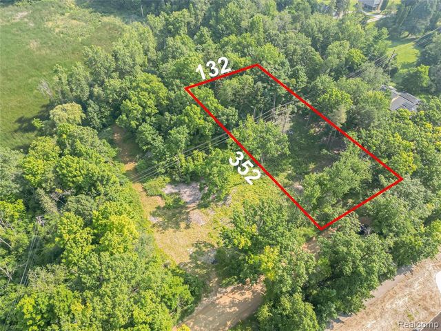 7230 Walnut Lake Rd Road, West Bloomfield, MI 48323