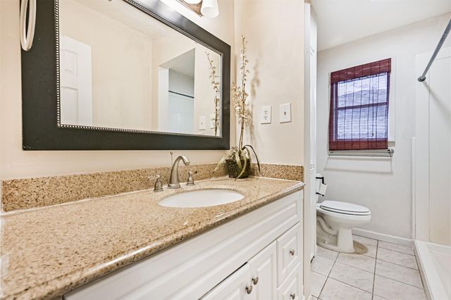 807 Temple Drive, Hitchcock, TX 77563