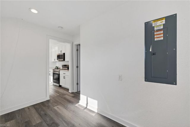 1501 Hedgerow DR, Virginia Beach, VA 23455