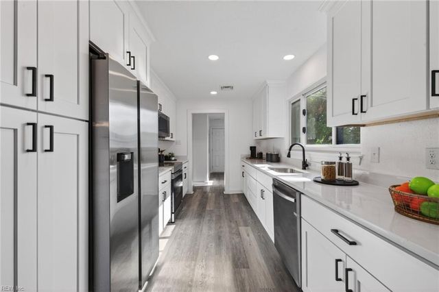 1501 Hedgerow DR, Virginia Beach, VA 23455