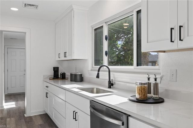 1501 Hedgerow DR, Virginia Beach, VA 23455