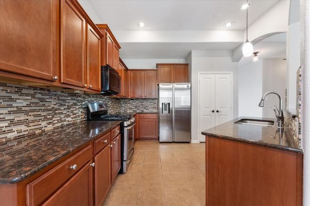 146 Black Swan Place, The Woodlands, TX 77354