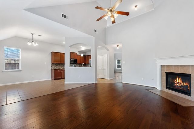 146 Black Swan Place, The Woodlands, TX 77354