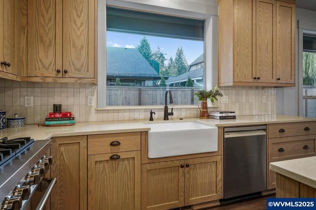 7541 Lennox Ln NE, Keizer, OR 97303