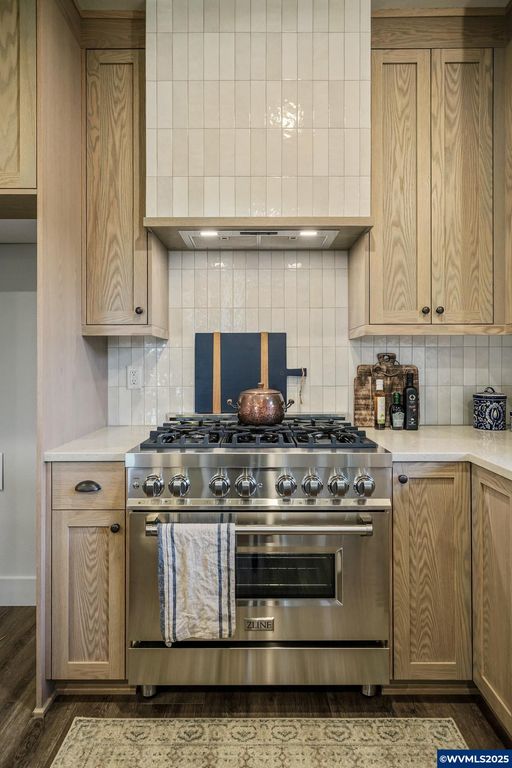 Image 22 of property listing at 7541 Lennox Ln NE, Keizer, OR 97303