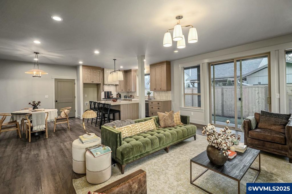 Image 24 of property listing at 7541 Lennox Ln NE, Keizer, OR 97303