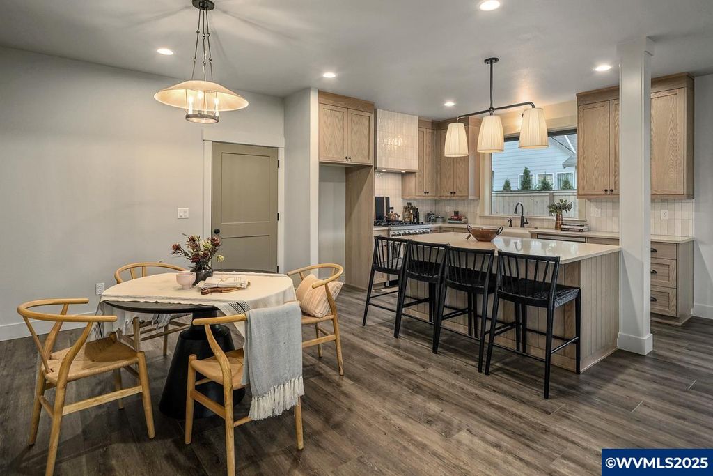 Image 26 of property listing at 7541 Lennox Ln NE, Keizer, OR 97303