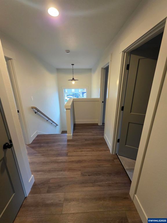 Image 32 of property listing at 7541 Lennox Ln NE, Keizer, OR 97303