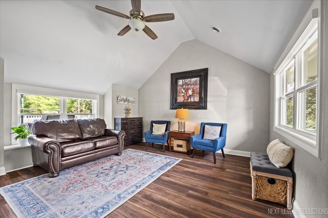 706 S Batavia Avenue, Geneva, IL 60134