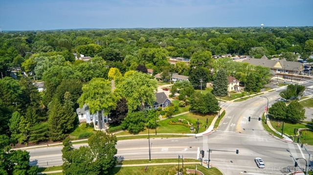 706 S Batavia Avenue, Geneva, IL 60134