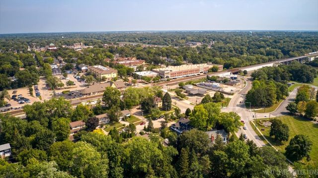 706 S Batavia Avenue, Geneva, IL 60134