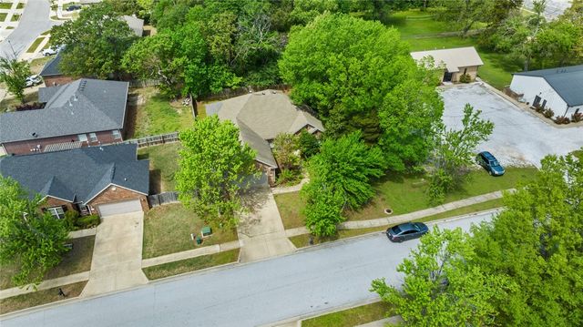 2141 Elderberry Road, Fayetteville, AR 72704