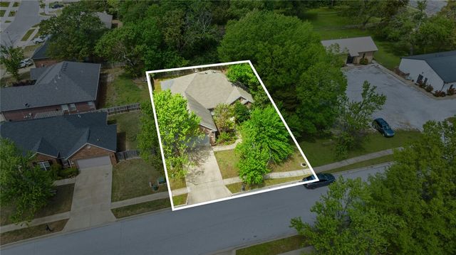 2141 Elderberry Road, Fayetteville, AR 72704